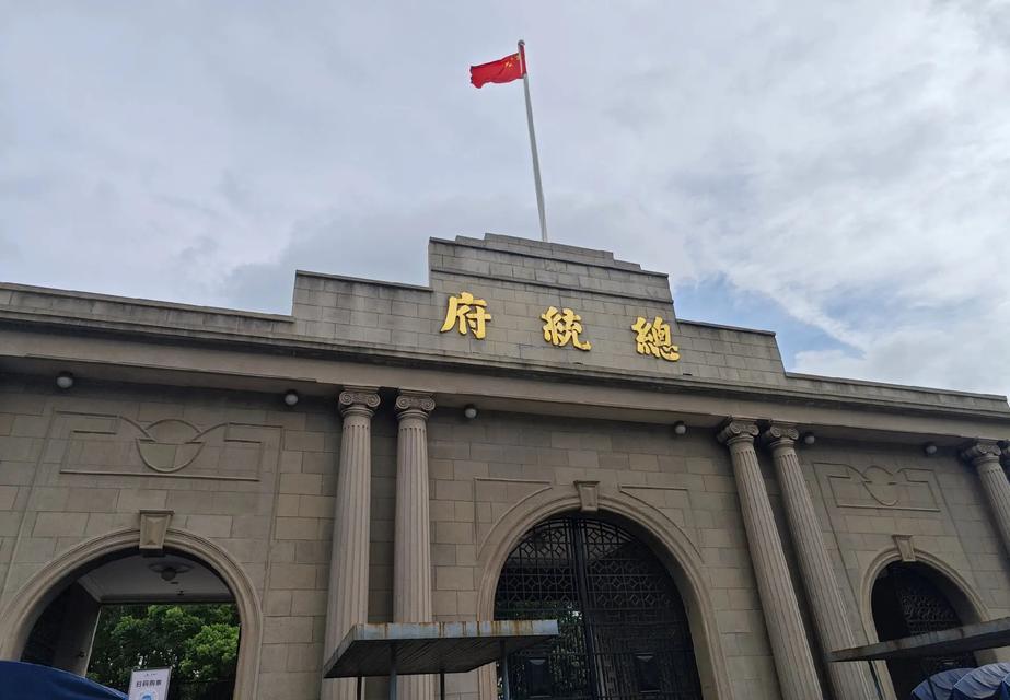 精通出装攻略，让你游刃有余战胜敌人！（提升游戏技巧、选择最佳装备，成为出装大师！）